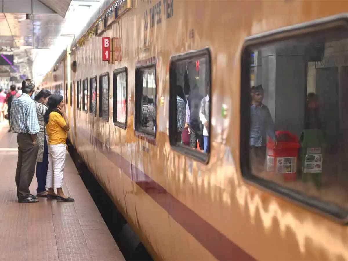 रेल मंत्रालय :  1 जुलाई से  बिना आधार  यूजर तत्काल टिकट बुक नहीं कर पायेंगे
