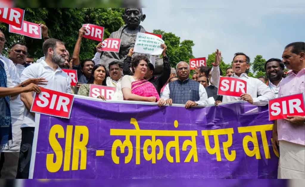 पुलिस की कार्रवाई संविधान व लोकतंत्र पर हमला, टीएमसी ने कहा, पूर्व CEC पर एफआईआर हो, SIR रद्द करो