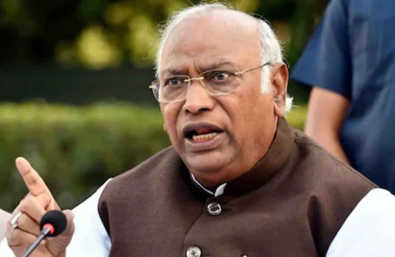 मल्लिकार्जुन  खड़गे का आरोप,  पीएम मोदी गरीबों की नहीं, कॉर्पोरेट्स घरानों की मदद करना चाहते हैं