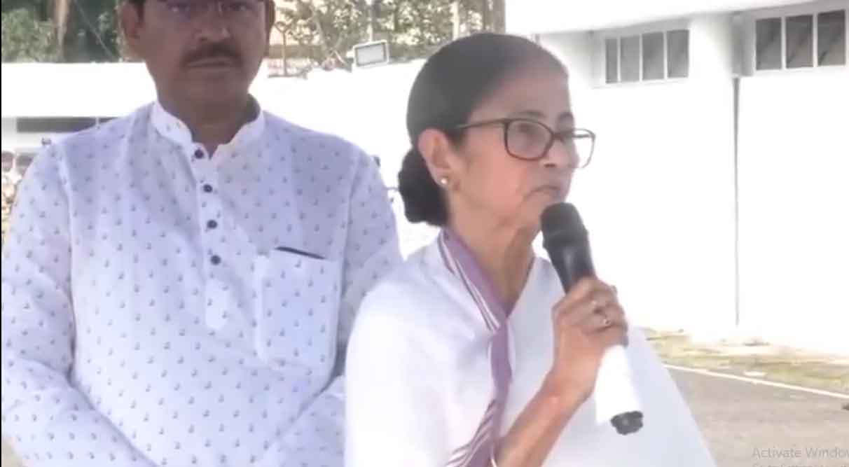 मेडिकल छात्रा गैंगरेप मामला, ममता के बयान पर भड़की भाजपा, कहा था, छात्राएं रात को बाहर न निकलें