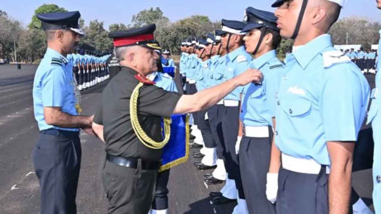 एयर फोर्स अकादमी के दीक्षांत समारोह में CDS चौहान ने कहा, युद्ध केवल बयानबाजी से नहीं जीते जाते