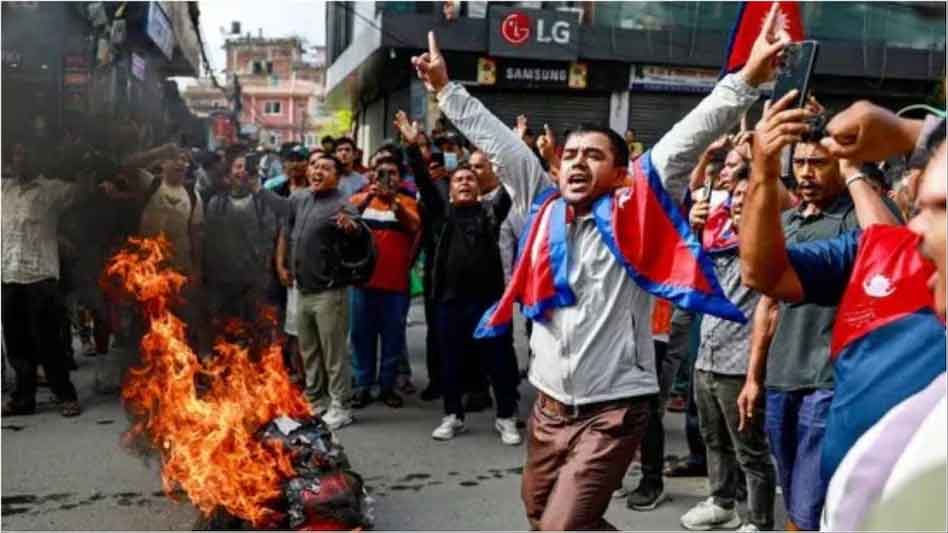 मीडिया को लेकर नेपाल से जो वीडियोज आ रहे हैं, गलत है, पर जिम्मेदार हम ही हैं