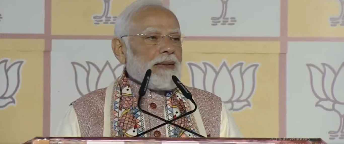 बिहार में राजग की बंपर जीत पर जश्न, पीएम मोदी ने कहा, बिहार के लोगों ने गर्दा उड़ा दिया