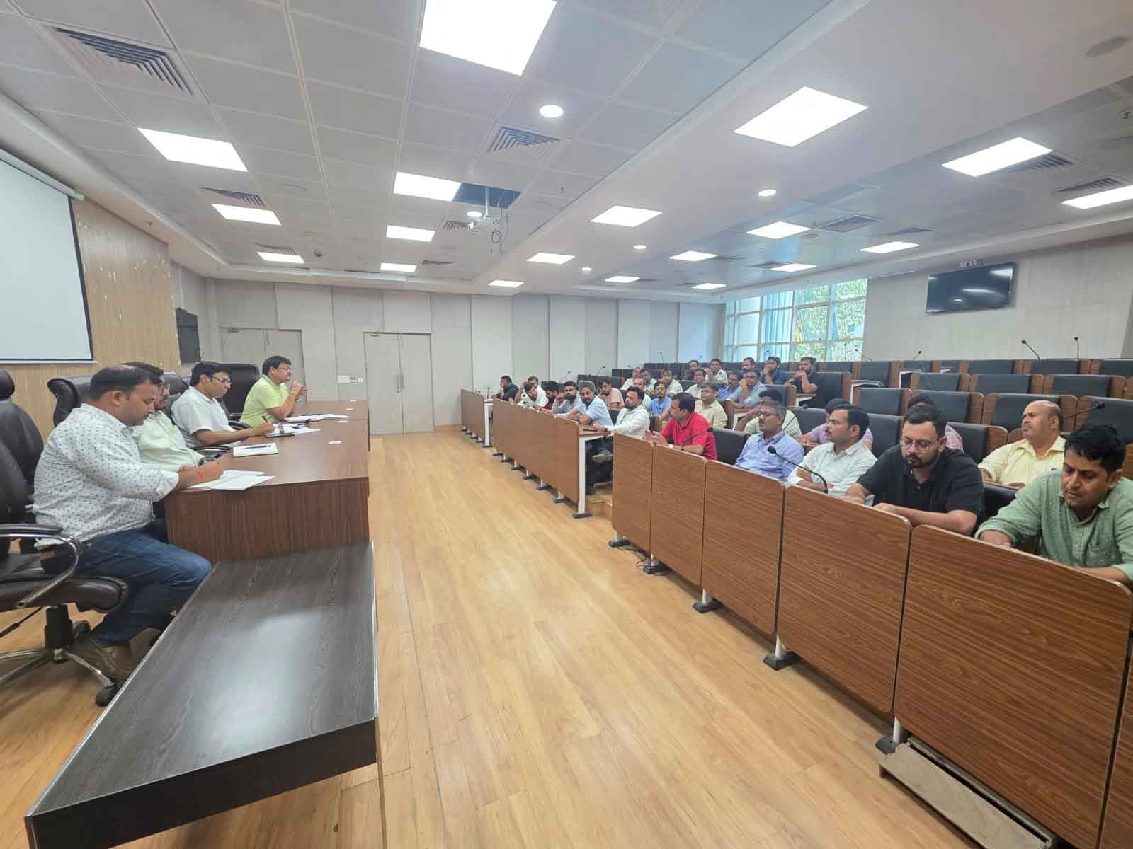 बिना अनुमति ओवरहेड तार, अंडरग्राउंड फाइबर केबल लगाये तो खैर नहीं, निगम ने एजेंसियों को चेताया