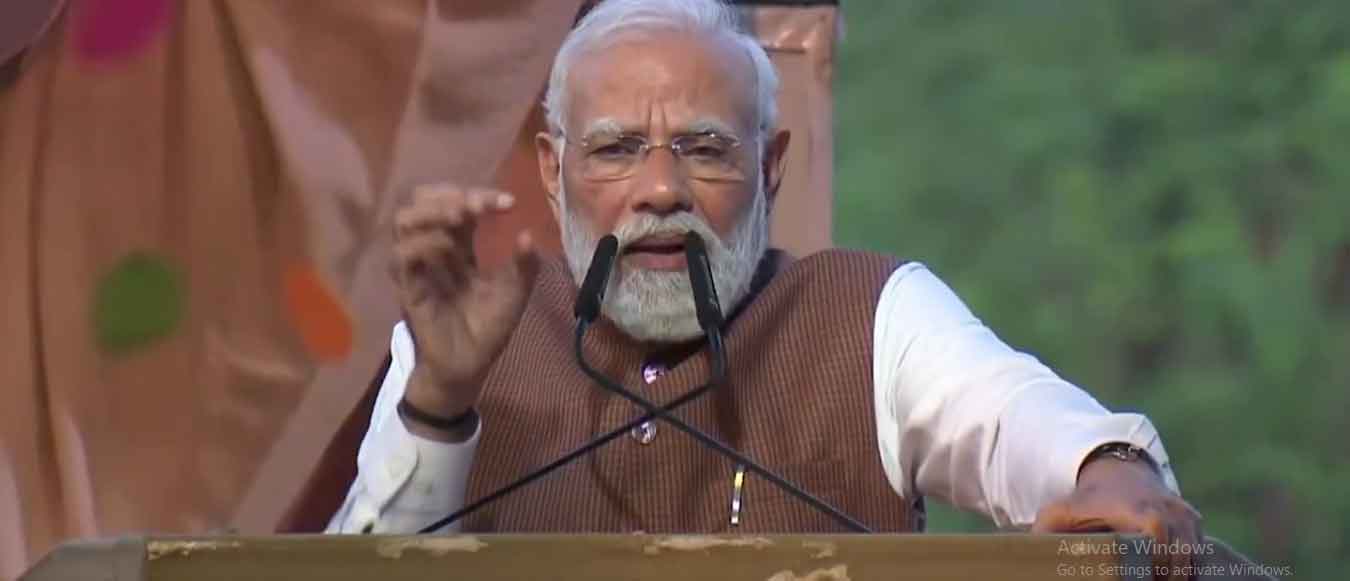 पीएम मोदी ने सूरत में बिहारवासियों से कहा, आपने जातिवादी राजनीति को नकार दिया, हार का दोष ईवीएम, आयोग, SIR को दिया जा रहा है