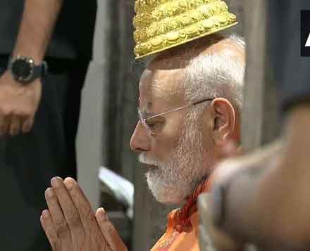 आंध्र प्रदेश : पीएम मोदी ने श्रीशैलम स्थित श्री भ्रामरांबा मल्लिकार्जुन स्वामी वरला देवस्थानम में पूजा-अर्चना की