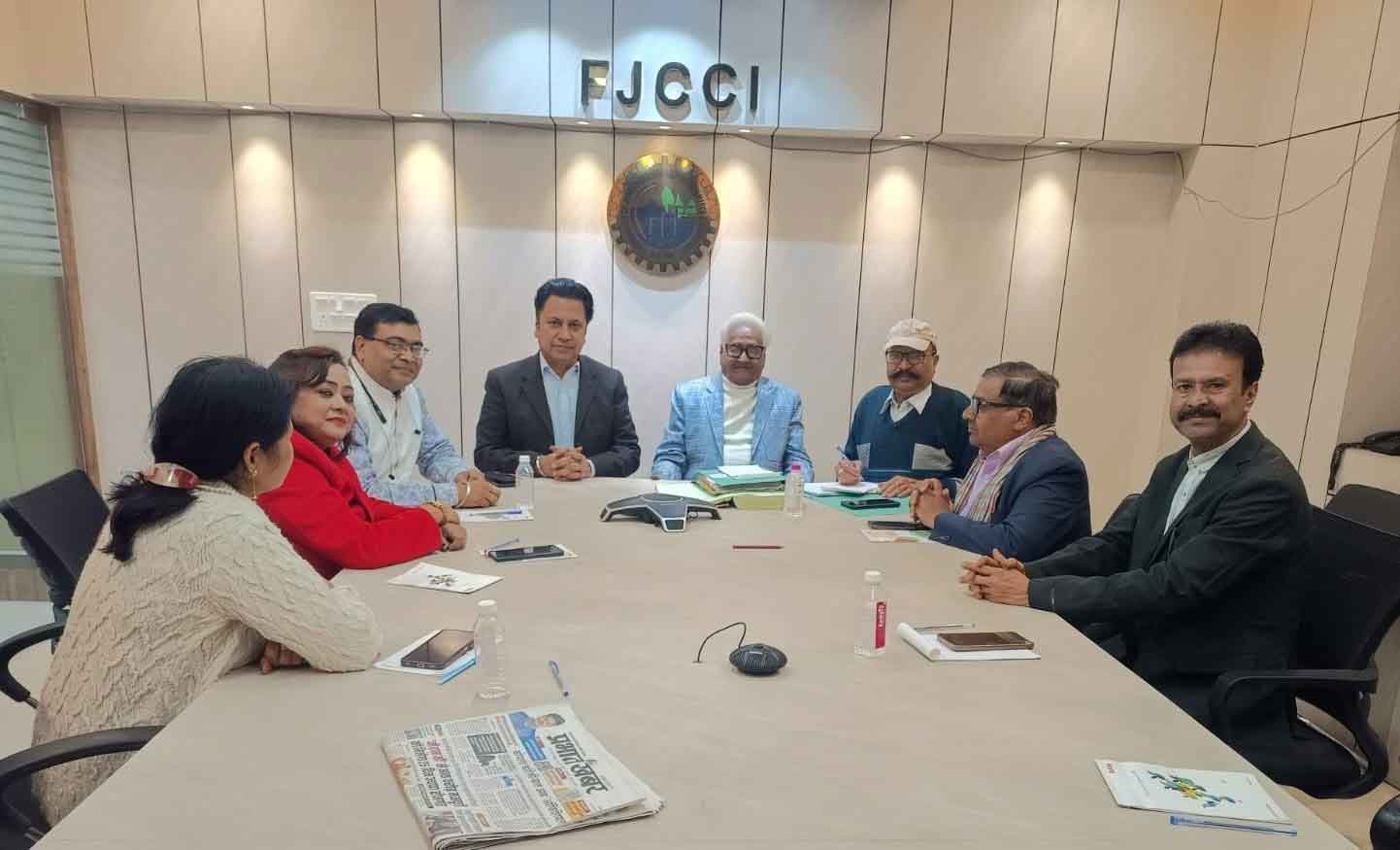 चेंबर भवन में बैठक, शहर की साफ-सफाई की स्थिति, पौधरोपण अभियान पर चर्चा