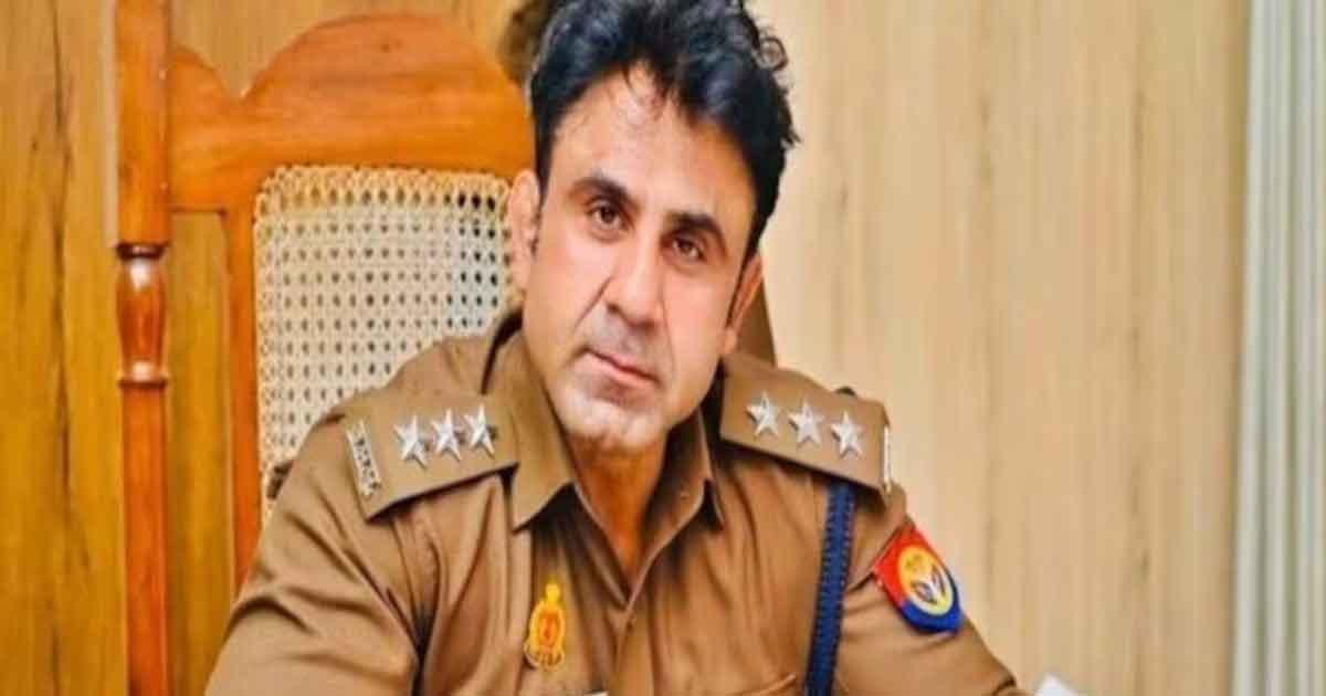 संभल हिंसा मामले में चर्चित पुलिस अधिकारी अनुज चौधरी ने गुरु गोरखनाथ मंदिर में माथा टेका