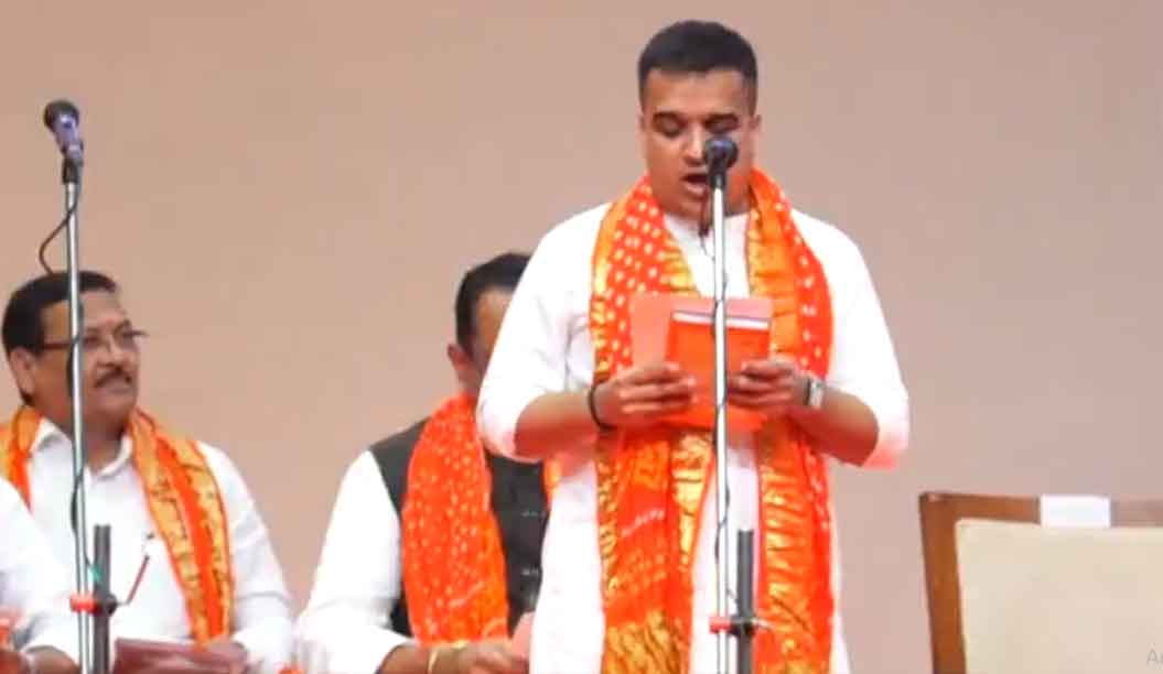 गुजरात में नयी मंत्रिपरिषद का शपथ ग्रहण समारोह शुरू, हर्ष संघवी ने मंत्री पद की शपथ ली, वे  डिप्टी सीएम होंगे