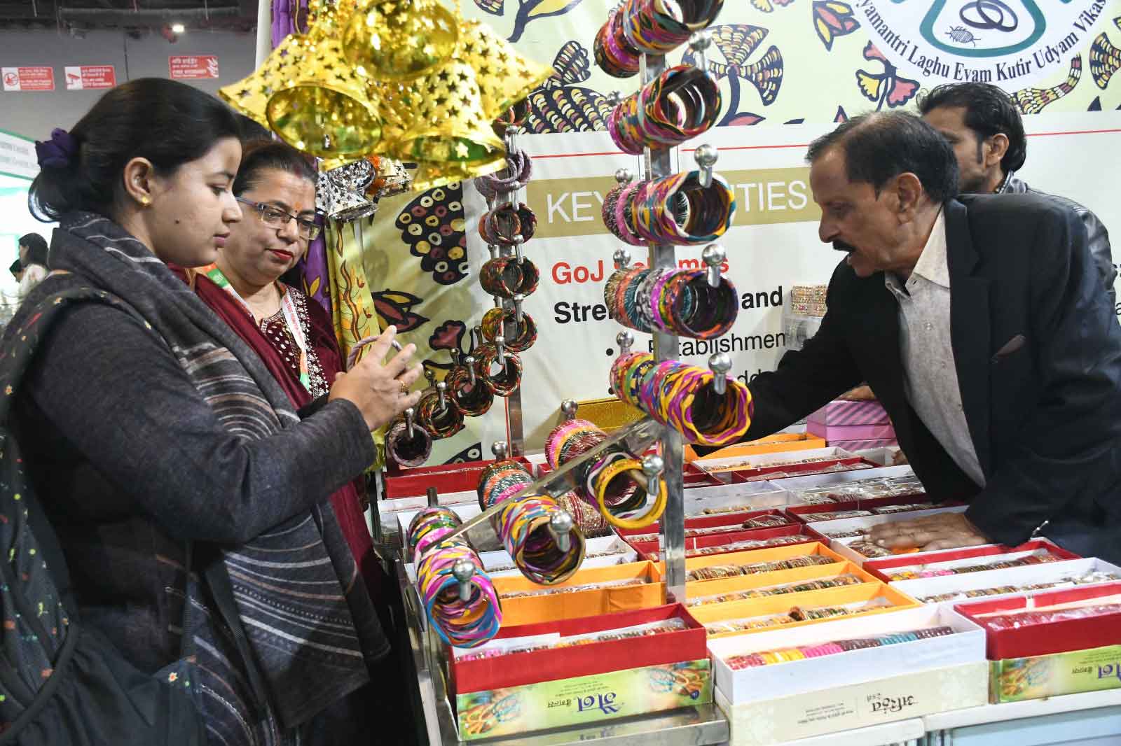 दिल्ली  के व्यापार मेले  में झारखंड पैविलियन का जलवा, महिला कारीगरों के उत्पाद बने आकर्षण का केंद्र