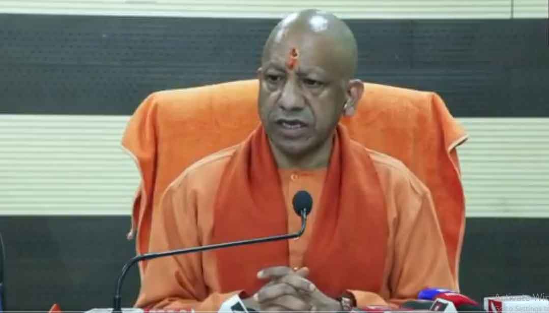 योगी  वाराणसी पहुंचे, काशी विश्वनाथ मंदिर में पूजा की,  कहा,  मणिकर्णिका घाट में  मूर्तियां तोड़े जाने का भ्रम न फैलायें...