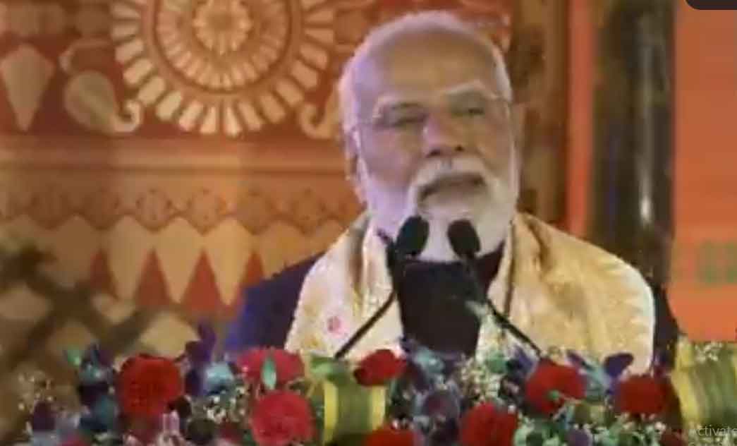 पीएम मोदी ने असम में रोड शो किया, कहा, कांग्रेस ने वोट के लिए घुसपैठियों को बसाया