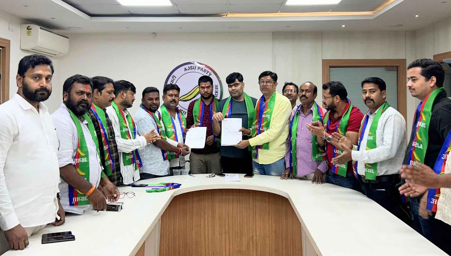 आजसू पार्टी रांची महानगर की बैठक में बलिदान दिवस को लेकर चर्चा