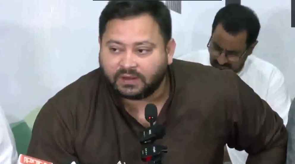 तेजस्वी का आरोप, आयोग भाजपा के इशारे पर काम कर रहा है, 19 को इंडिया गठबंधन की बैठक में शामिल होंगे