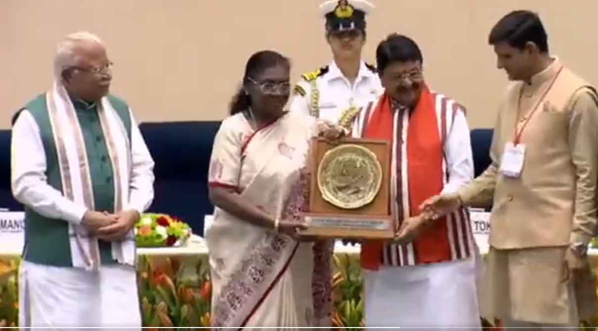 वार्षिक स्वच्छता सर्वेक्षण :  इंदौर सातवीं बार नंबर वन, सूरत दूसरे स्थान पर, राष्ट्रपति ने पुरस्कार प्रदान किये