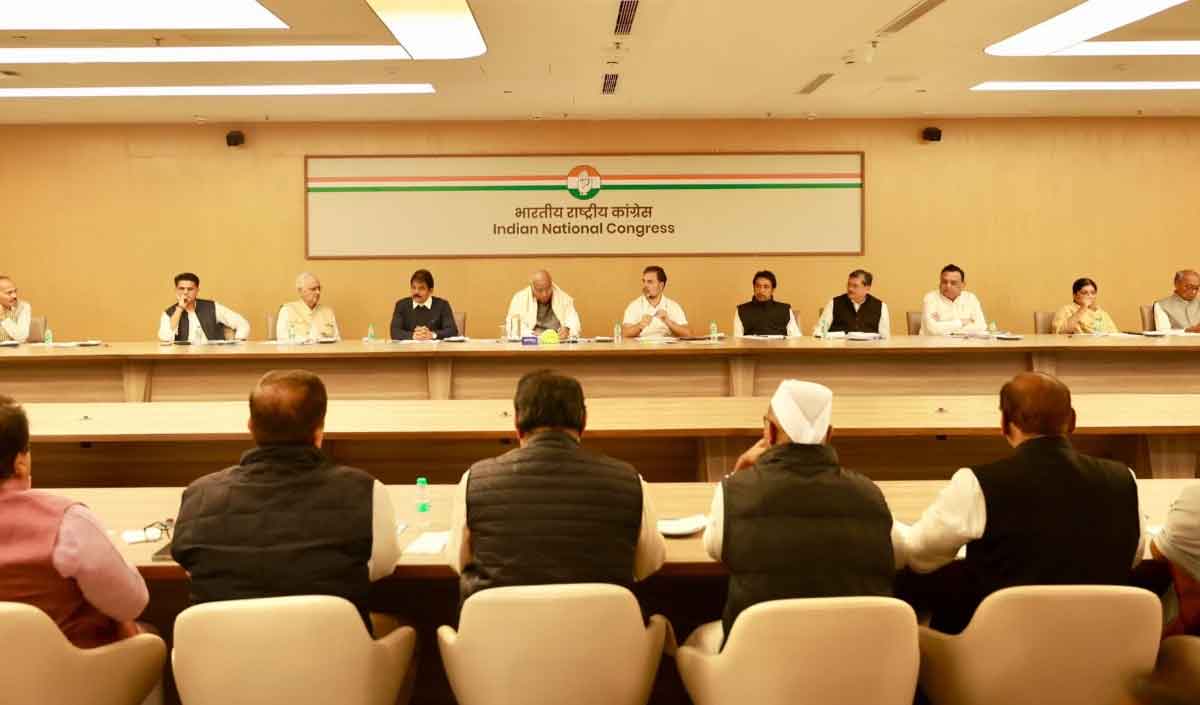 12 राज्यों में  एसआईआर  प्रक्रिया को लेकर कांग्रेस की बैठक,  पार्टी ने कहा, वोट चोरी का सीधा संबंध  SIR से