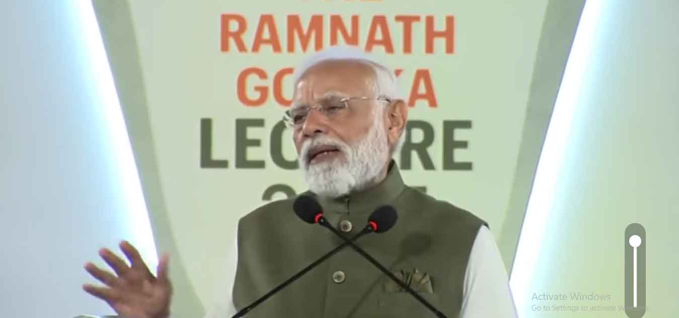 रामनाथ गोयनका व्याख्यान : पीएम मोदी ने कहा, गुलामी की मानसिकता से बाहर निकलें, थरूर ने भाषण को सराहा