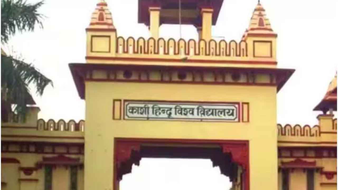 24 देशों का 40  विदेशी शिक्षकों का अंतरराष्ट्रीय प्रतिनिधिमंडल शैक्षिक भ्रमण के लिए काशी पहुंचा