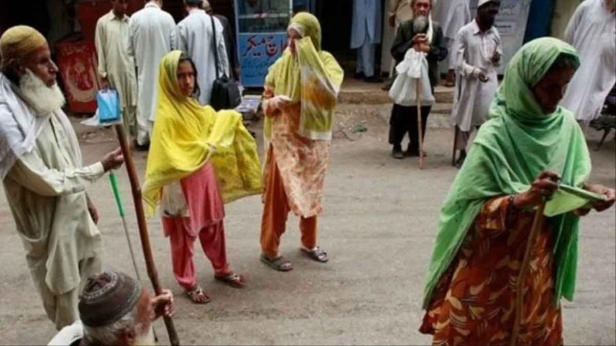 सऊदी अरब ने भीख मांग रहे 56,000 पाकिस्तानियों को निर्वासित किया, चेतावनी दी