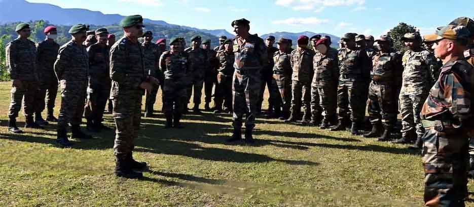 बांग्लादेश हिंसा को लेकर  भारत अलर्ट,  लेफ्टिनेंट जनरल ने   त्रिपुरा के बेलोनिया बॉर्डर आउटपोस्ट का दौरा किया