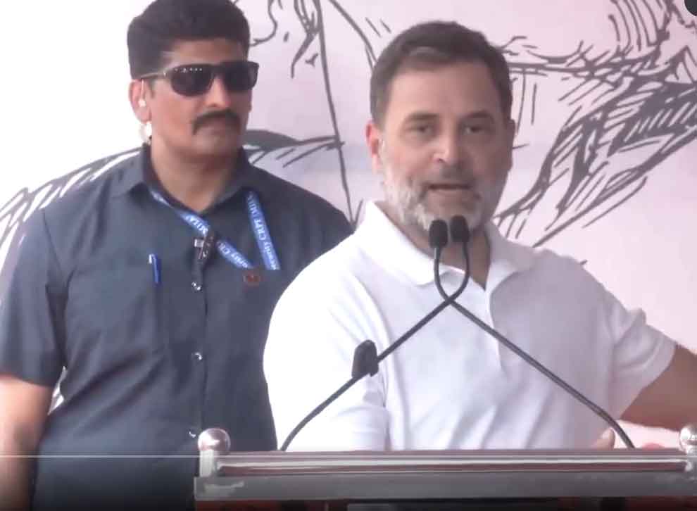 राहुल गांधी ने कहा,  आरएसएस-भाजपा नहीं चाहते कि जनता कोई सवाल करे, ताकि ये लोग देश को बेच दें