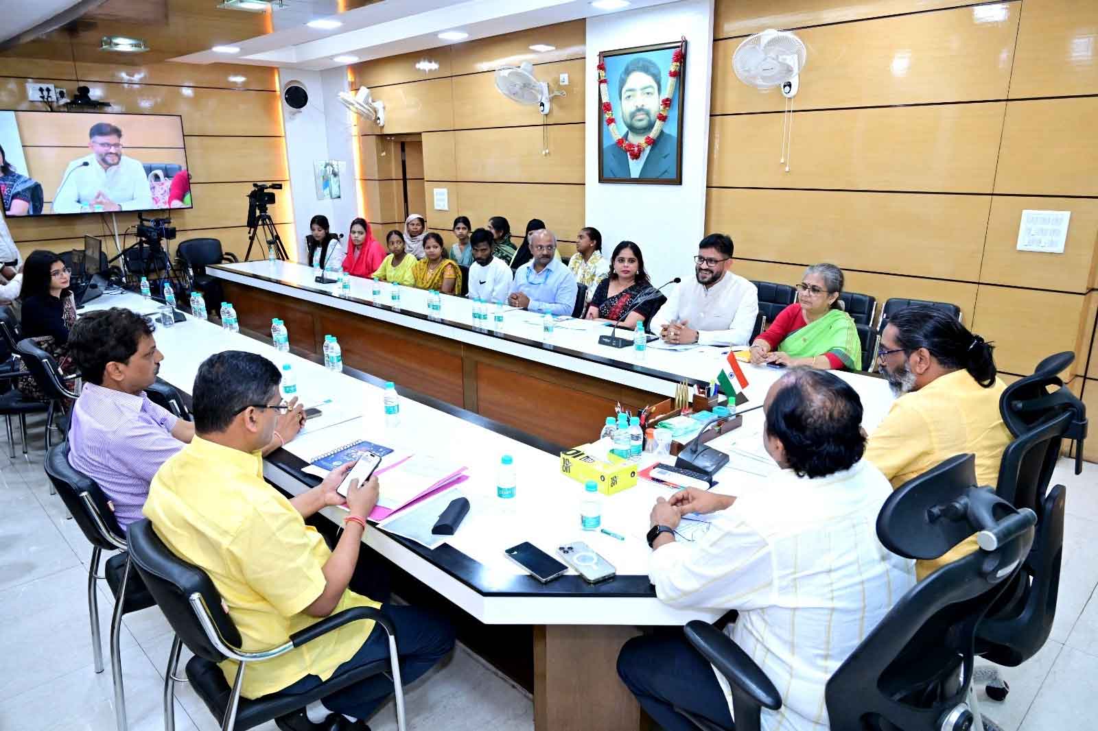 लोगों का हेल्थ प्रोफाइल हो रहा तैयार, सिकल सेल के प्रति जन जागरुकता फैलायें :  सीएम