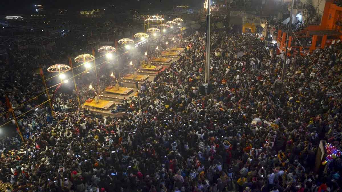 नव वर्ष 2026,  टाइम्स स्क्वायर पर 10 लाख लोग पहुंचे, अयोध्या, मथुरा, उज्जैन में लाखों की भीड़