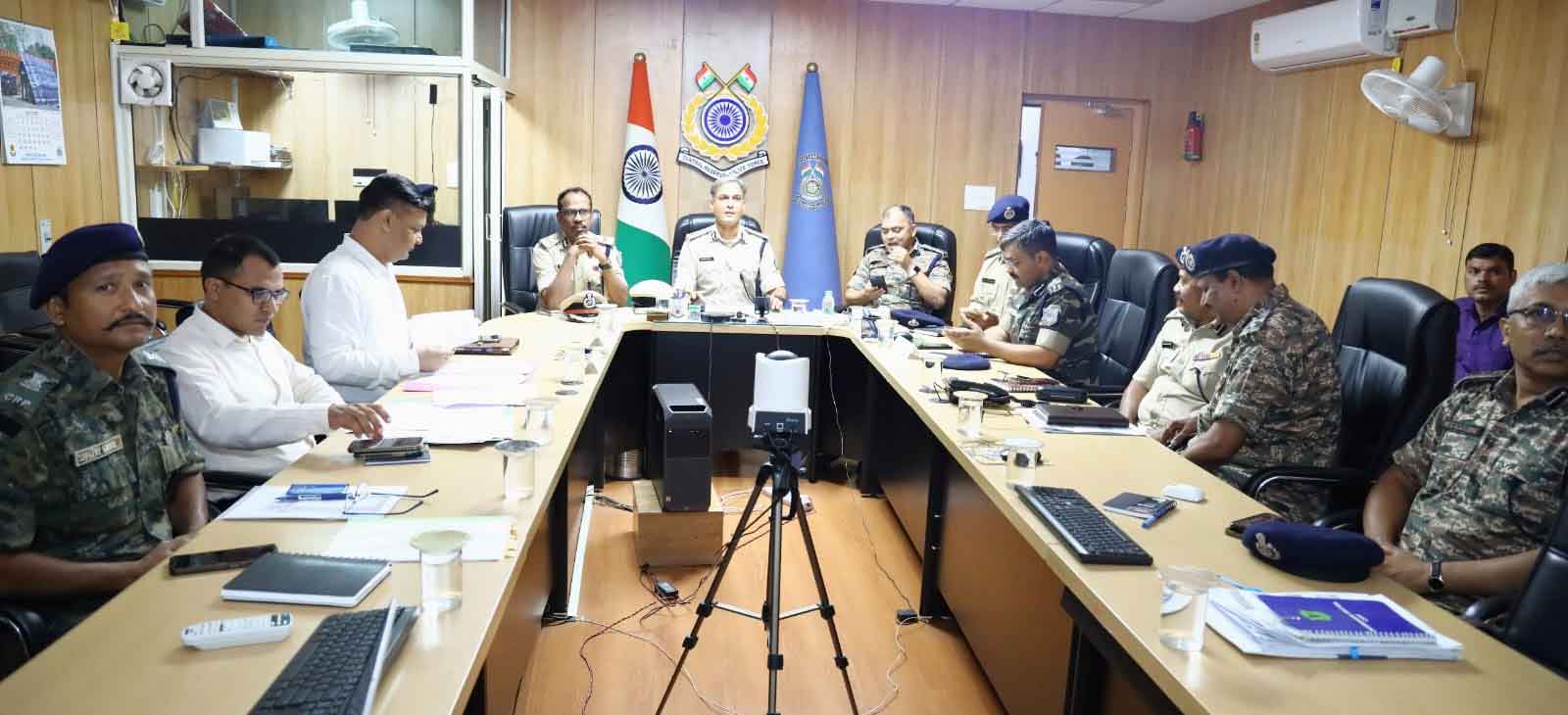 नक्सल मुद्दे को लेकर पुलिस मुख्यालय में समीक्षा बैठक, कई जिलों के आला अधिकारी शामिल हुए