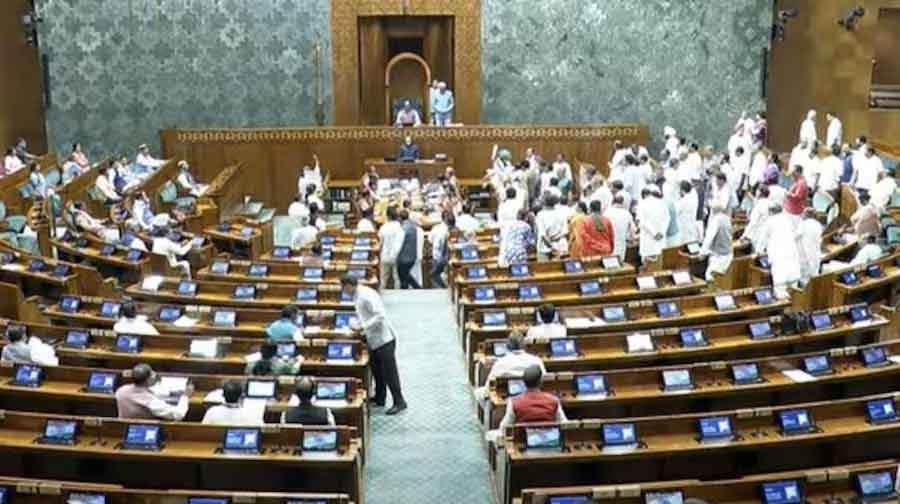 बिहार एसआईआर के मुद्दे पर लोकसभा-राज्यसभा में हंगामा, दोनों सदन सोमवार तक के लिए स्थगित