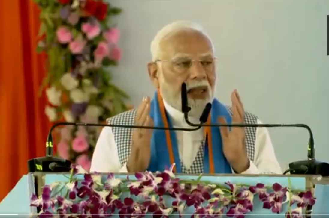 पीएम ने कहा, पंजे और लालटेन वालों ने  बिहार को लूटा-खसोटा,  राजग सरकार राज्य को  विकास  की पटरी पर वापस लायी