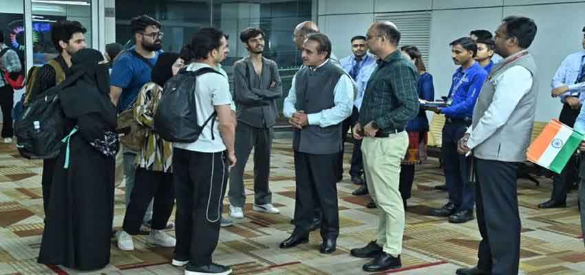 ईरान आज रात एयरस्पेस खोलेगा, 1,000 भारतीय  छात्र  दिल्ली पहुंचेंगे,  पहली फ्लाइट रात  11 बजे,  दूसरी शनिवार को आयेगी