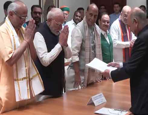 एनडीए के उपराष्ट्रपति पद के उम्मीदवार सीपी राधाकृष्णन ने नामांकन पत्र दाखिल किया