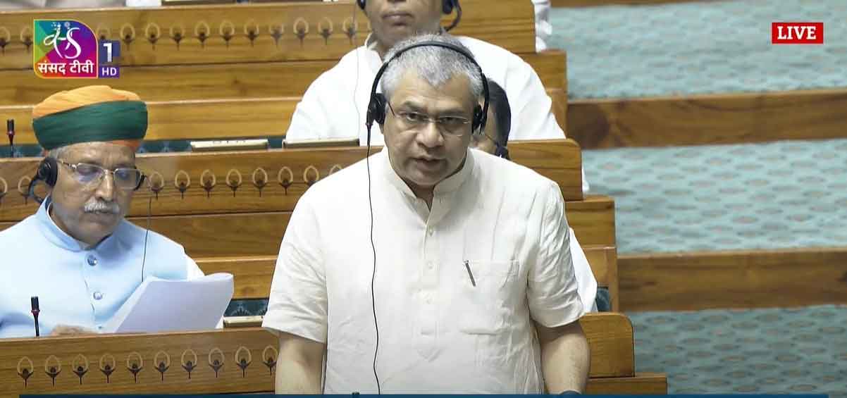 विपक्ष के हंगामे के  बीच ऑनलाइन गेमिंग पर प्रतिबंध लगाने वाला बिल  लोकसभा  में  पास