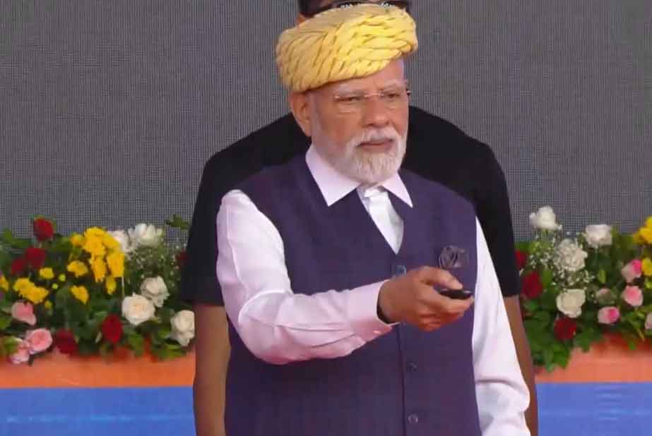 पीएम मोदी ने  भावनगर  में समुद्र से समृद्धि  समेत 34,200 करोड़ की विकास परियोजनाओं का उद्घाटन और शिलान्यास किया