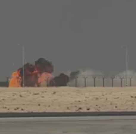 दुबई एयर शो में प्रदर्शन के दौरान भारतीय वायु सेना का  LCA तेजस लड़ाकू विमान क्रैश,  पायलट की मौत