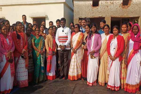 रांची डीसी ने बेड़ो और खलारी में  अस्पताल, स्कूल और लाइब्रेरी का निरीक्षण किया