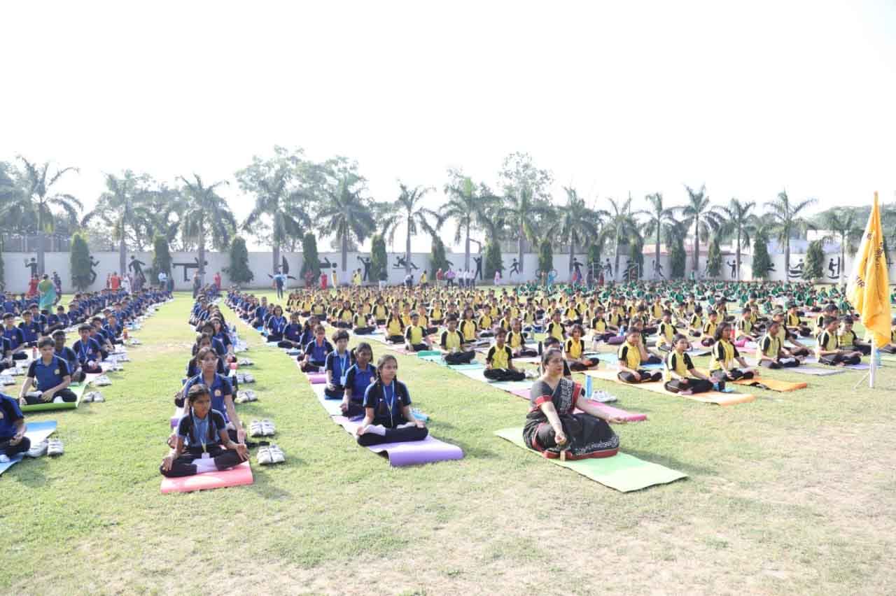 सरला बिरला स्कूल में अंतरराष्ट्रीय योग दिवस एक पृथ्वी एक स्वास्थ्य थीम के साथ मनाया गया
