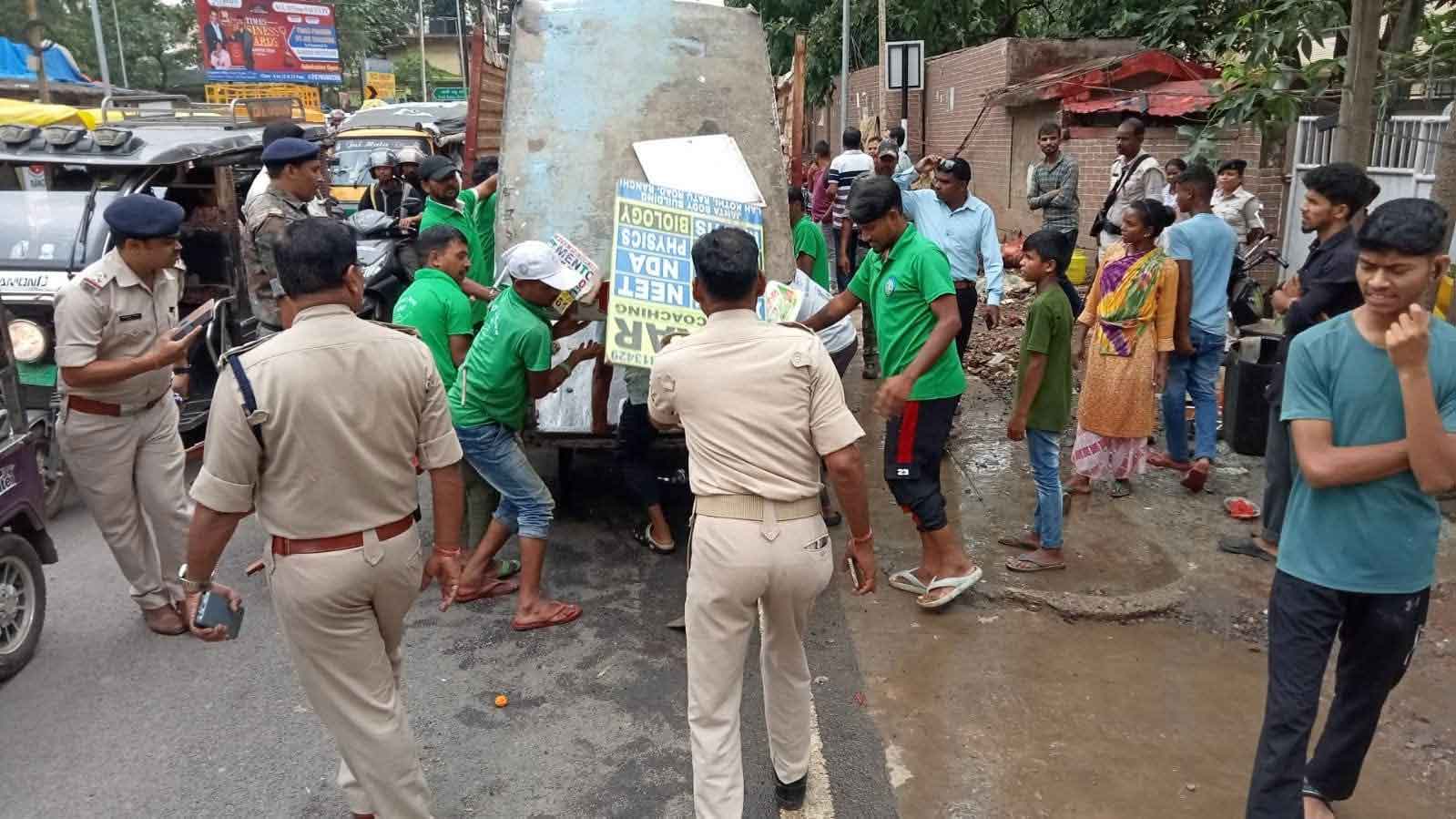रांची में चला अतिक्रमण हटाओ अभियान,  धुर्वा में हटाई गयीं मीट-मछली की दुकानें