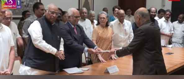 इंडिया अलायंस के उप राष्ट्रपति पद के उम्मीदवार सुदर्शन रेड्डी ने नामांकन दाखिल किया