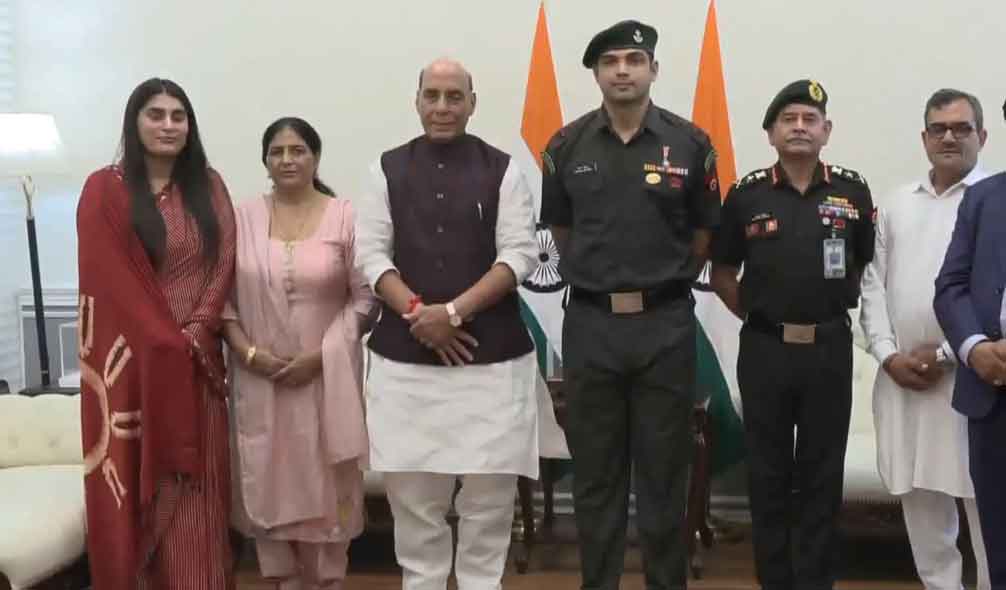 ओलंपिक पदक विजेता नीरज चोपड़ा को भारतीय सेना में लेफ्टिनेंट कर्नल की मानद रैंक प्रदान की गयी