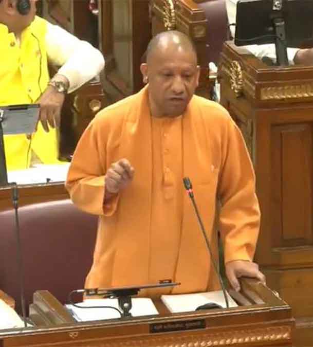 योगी ने कहा, देश में दो नमूने, एक दिल्ली में, एक लखनऊ में, सपा भड़की, वाकआउट, अखिलेश ने पलटवार किया