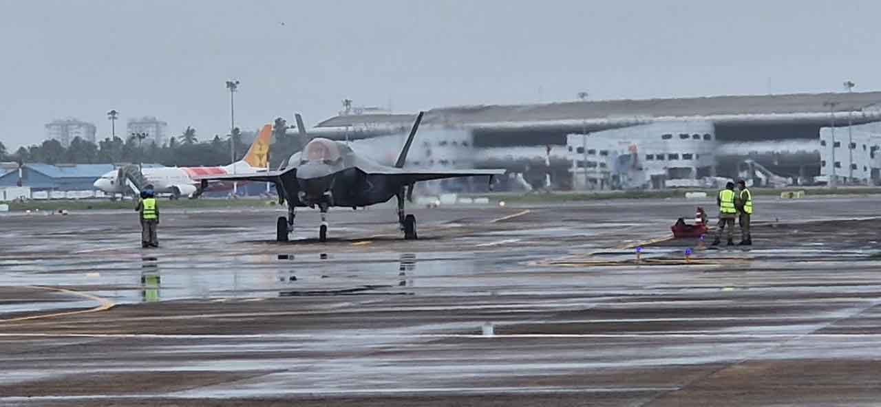 यूके के 25 इंजीनियरों ने  ब्रिटिश रॉयल नेवी के F-35B फाइटर जेट की मरम्मत की,  तिरुवनंतपुरम एयरपोर्ट से रवाना