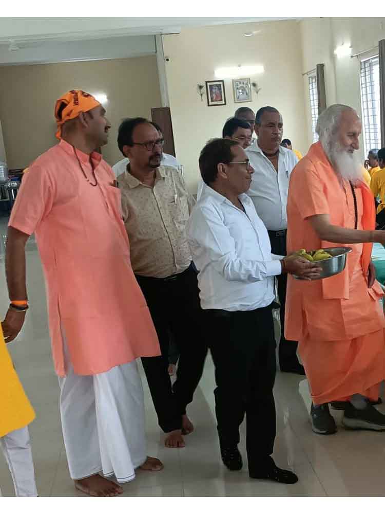 सद्गुरु सदानंद महाराज ने किया अपना घर आश्रम का दौरा, दिव्यांगों के लिए 50 नये बेड की घोषणा