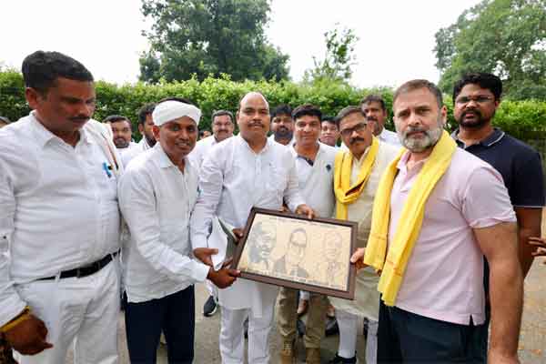 आदिवासी कांग्रेस की बैठक में राहुल गांधी ने कहा, आदिवासी भारत के पहले नागरिक