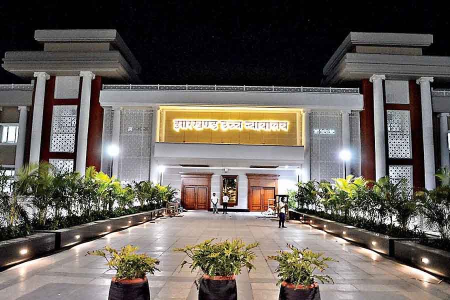 बाबा वैद्यनाथ मेडिकल ट्रस्ट के खिलाफ दर्ज प्राथमिकी की जांच पर  हाईकोर्ट  की रोक