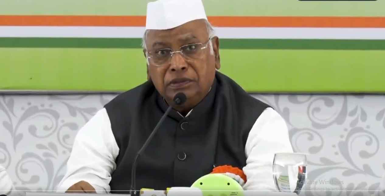 CWC की बैठक :  खड़गे मोदी सरकार पर बरसे, कहा,  देश संकट में डाल दिया, Voter List से छेड़छाड़ की जा रही है