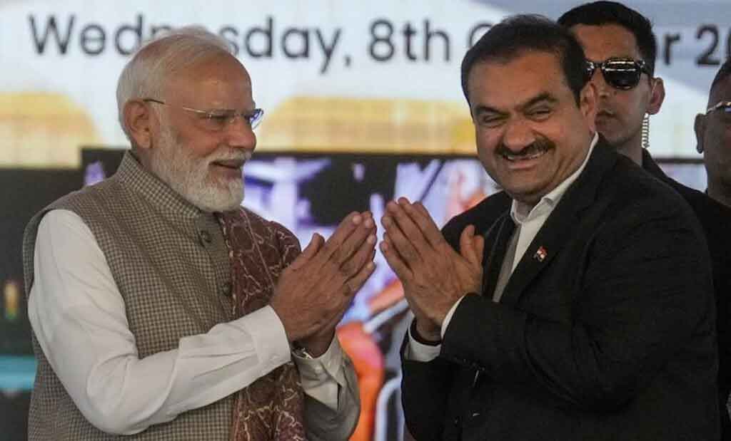 कांग्रेस का आरोप,  मोदी सरकार ने LIC  से जबरन अडानी की कंपनियों में 34,000 करोड़ का निवेश कराया