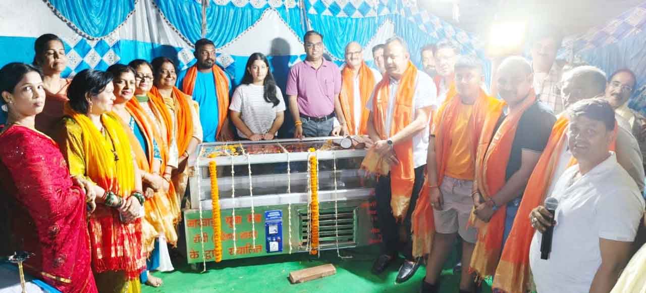 समाज सेवी प्रिंस गुप्ता और मधु गुप्ता ने मारवाडी युवा मंच को सौपा मुक्ति वाहन