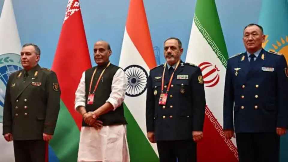 शंघाई सम्मेलन में राजनाथ सिंह ने पाकिस्तान को लताड़ा, साझा बयान पर हस्ताक्षर नहीं करने की खबर