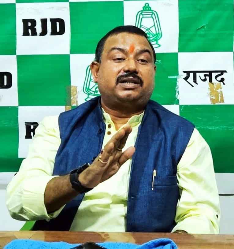 राजद का गिरिराज सिंह पर पलटवार,  कहा, लालू प्रसाद के सामने कोई हैसियत नहीं